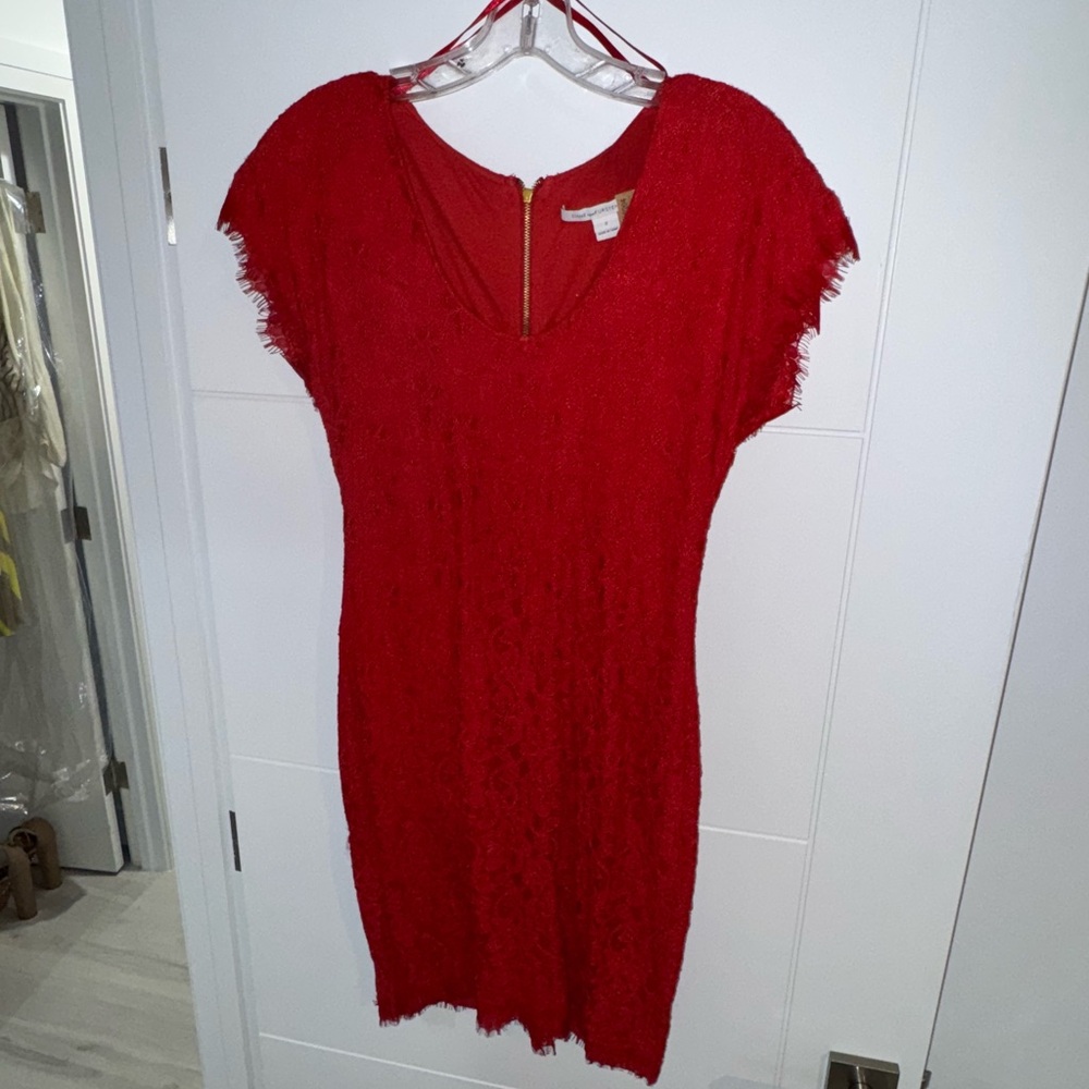 Diane Von FriElegant Red Lace Dress